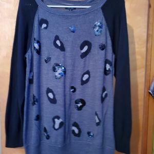Womens gry blk long sleeve sweater shirt with sequins on it in patches. Size Xl.